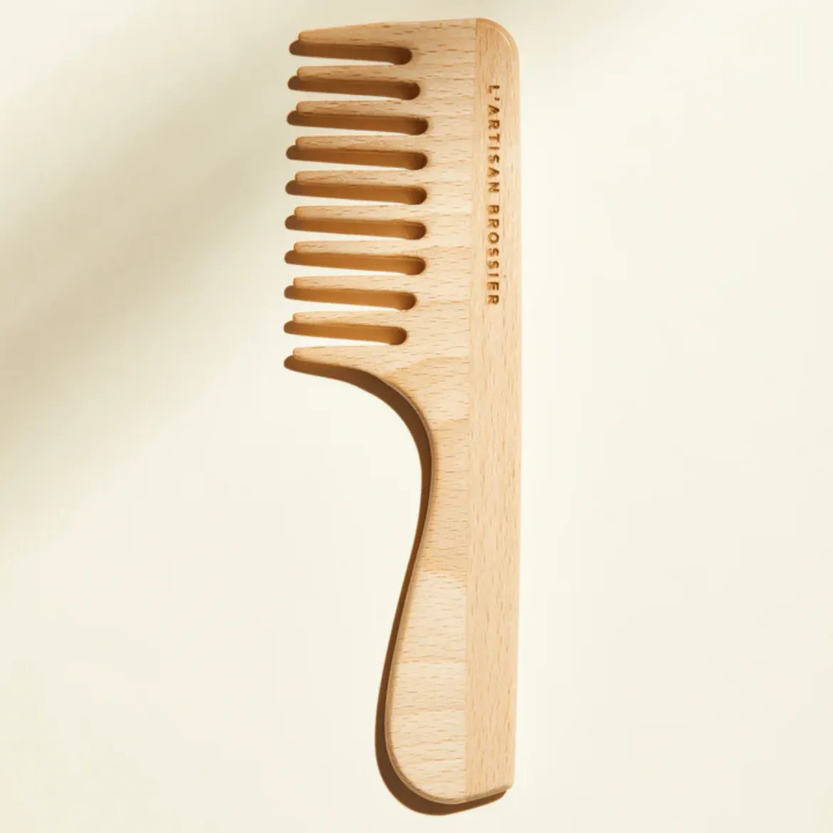Εικόνα της L'Artisan Brossier Comb with a handle