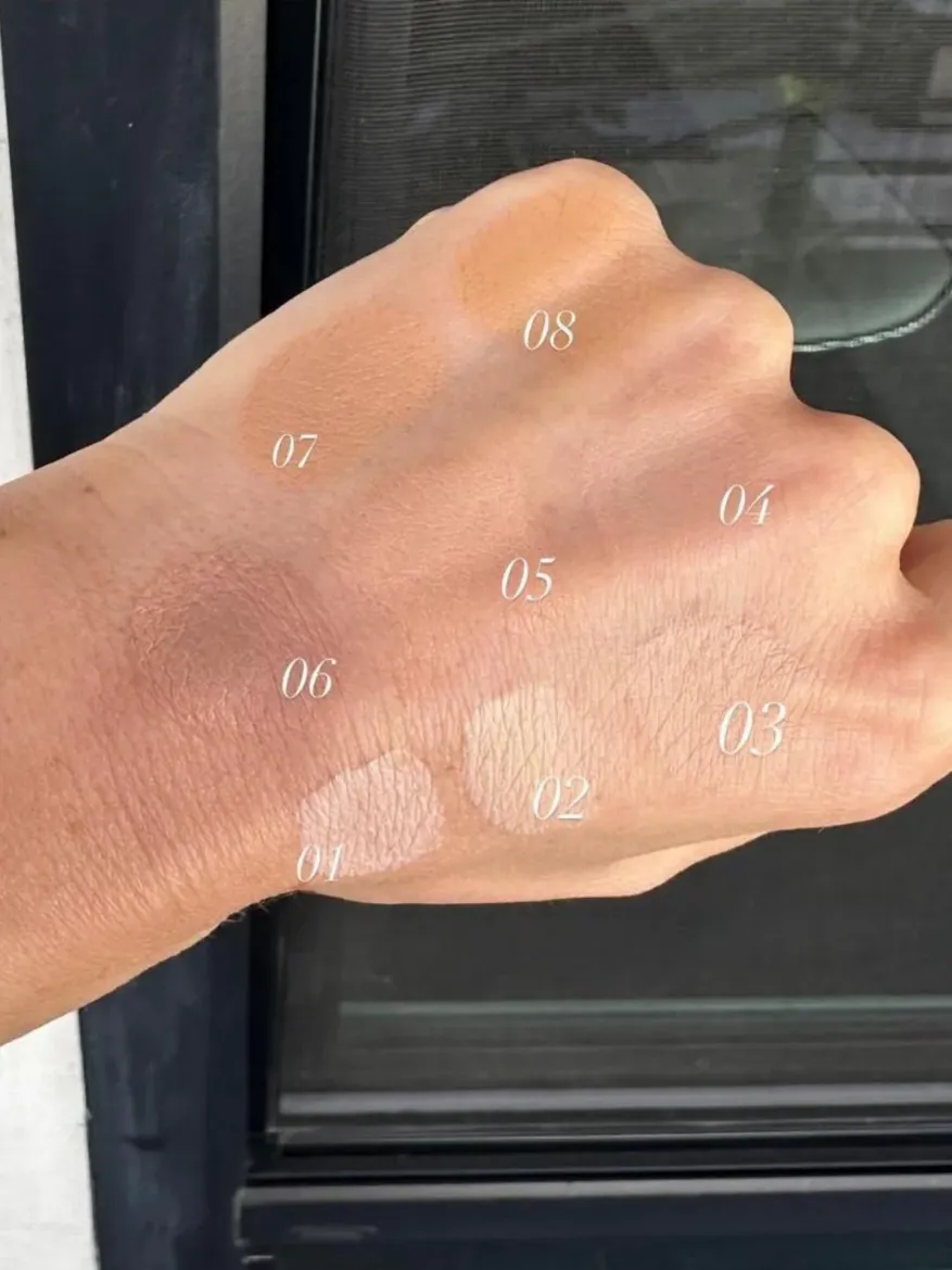 Εικόνα της GLASS SKIN FOUNDATION 08